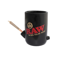 RAW Wake Up Kaffee und ein Kegel Becher